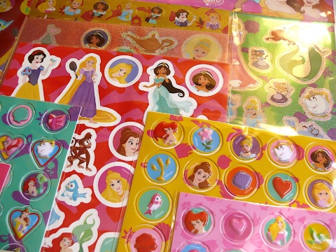Naklejki metaliczne wypukłe Disney Księżniczki Syrenka Aladyn Bella 500 SZT Naklejki metaliczne wypukłe Disney Księżniczki Syrenka Aladyn Bella 500 SZT