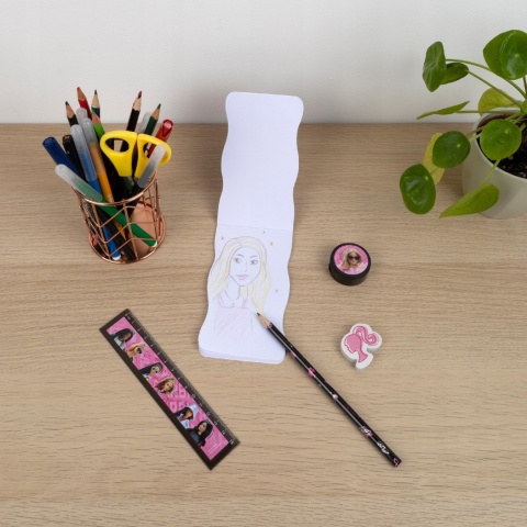 Zestaw do pisania 5el ołówek linijka gumka notes temperówka BARBIE