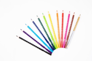 Kredki ołówkowe trójkątne 12 +1 kolorów złota srebrna Avengers